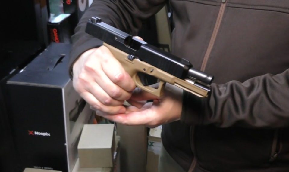 Krízy ženú Slovákov k zbraniam: Zbrojný preukaz žiadajú každoročne tisícky ľudí