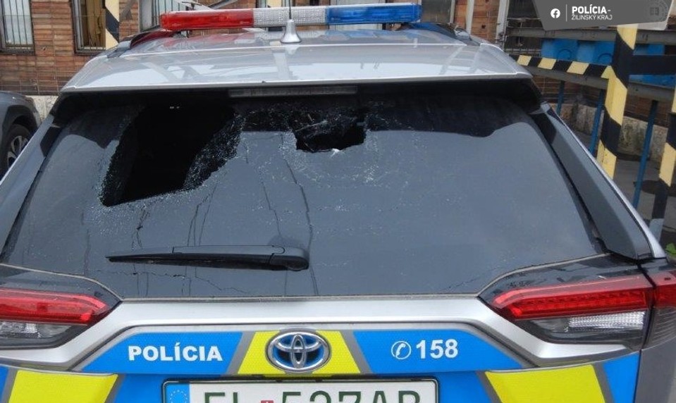 Muž v kostole pred ženami začal onanovať, vyviedla ho polícia