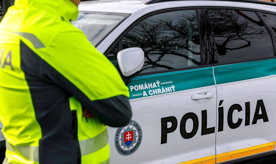 Šutaj Eštok chce zvýšiť policajné platy. Hlas tým podmieňuje prijatie rozpočtu