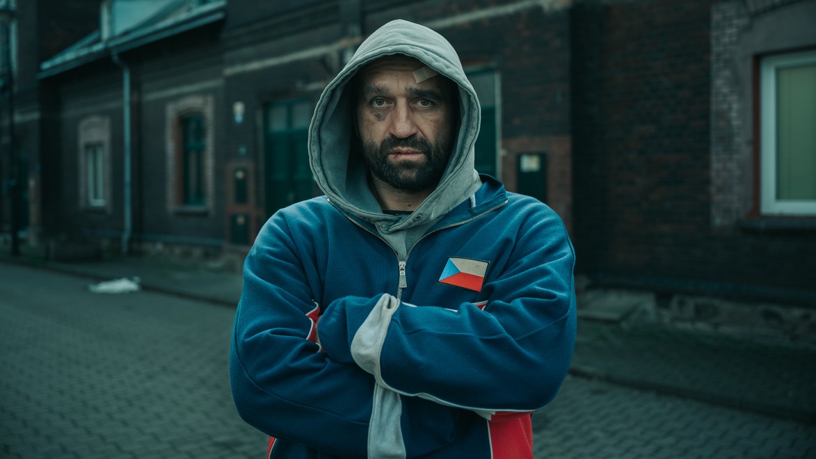 Môžeš prehrať, ale nesmieš sa vzdať:  Film Bojovník z prostredia MMA odhaľuje v oficiálnej upútavke svoj príbeh a nové zábery
