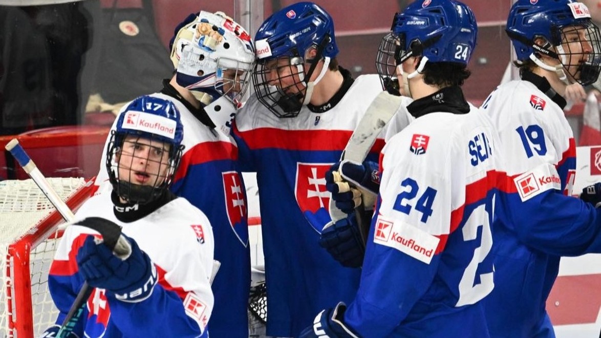 JOJ Šport dnes odvysiela štvrťfinále z MS U18 proti Dánsku, mladíci zaujali aj proti Lotyšsku